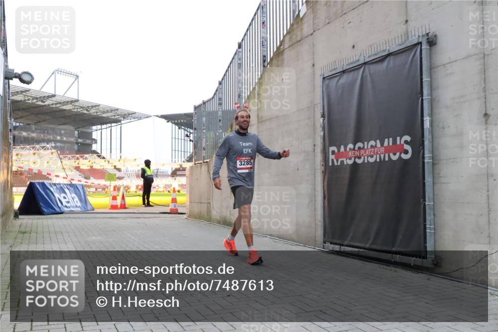 08.12.2024 - St. Pauli X-Mass-Run No. 14 H.Heesch http://msf.ph/oto/7487613 08.12.2024 09:52:01 Ziel 3285 meine-sportfotos.de