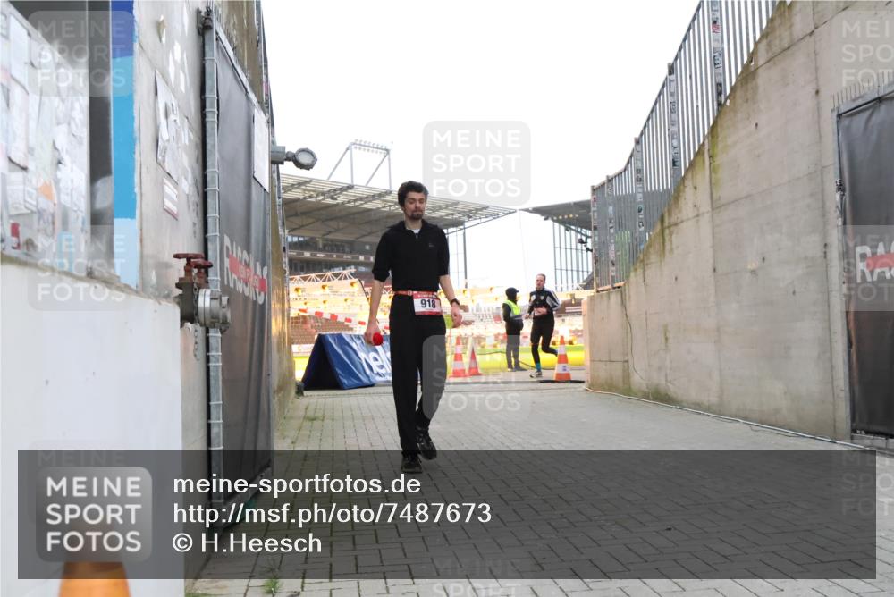 08.12.2024 - St. Pauli X-Mass-Run No. 14 H.Heesch http://msf.ph/oto/7487673 08.12.2024 09:52:10 Ziel 3285, 918, 2763 meine-sportfotos.de