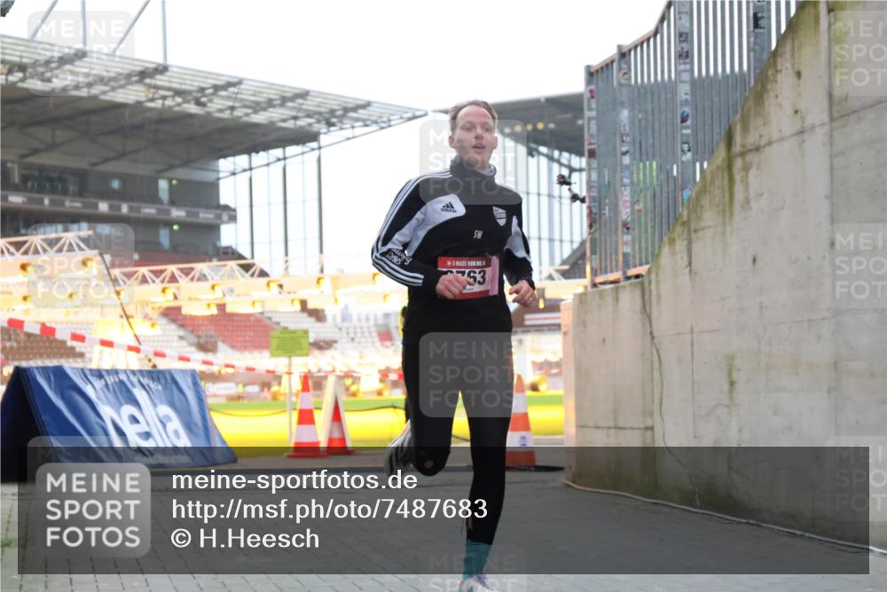 08.12.2024 - St. Pauli X-Mass-Run No. 14 H.Heesch http://msf.ph/oto/7487683 08.12.2024 09:52:13 Ziel 918, 2763, 3285, 36, 918, 2763 meine-sportfotos.de