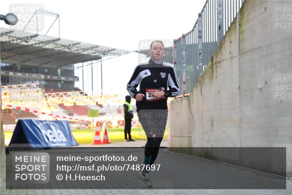 08.12.2024 - St. Pauli X-Mass-Run No. 14 H.Heesch http://msf.ph/oto/7487697 08.12.2024 09:52:13 Ziel 918, 2763, 3285, 36, 918, 2763 meine-sportfotos.de