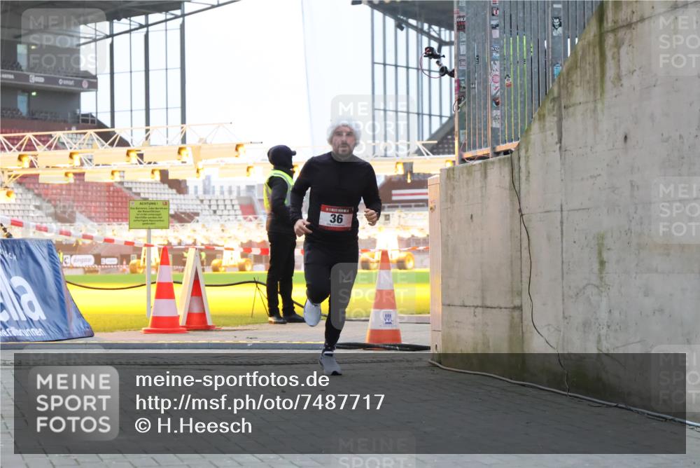 08.12.2024 - St. Pauli X-Mass-Run No. 14 H.Heesch http://msf.ph/oto/7487717 08.12.2024 09:52:20 Ziel 918, 2763, 36, 44 meine-sportfotos.de