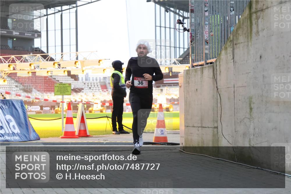 08.12.2024 - St. Pauli X-Mass-Run No. 14 H.Heesch http://msf.ph/oto/7487727 08.12.2024 09:52:21 Ziel 36, 918, 2763, 36, 44 meine-sportfotos.de
