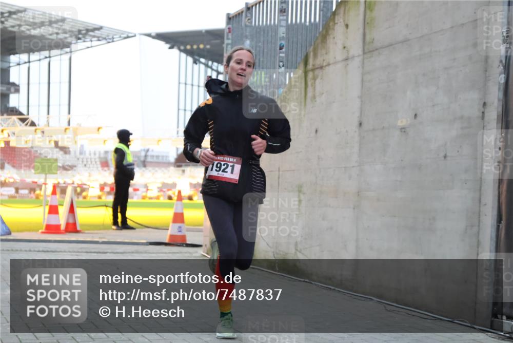 08.12.2024 - St. Pauli X-Mass-Run No. 14 H.Heesch http://msf.ph/oto/7487837 08.12.2024 09:52:32 Ziel 36, 44, 1921, 1921 meine-sportfotos.de