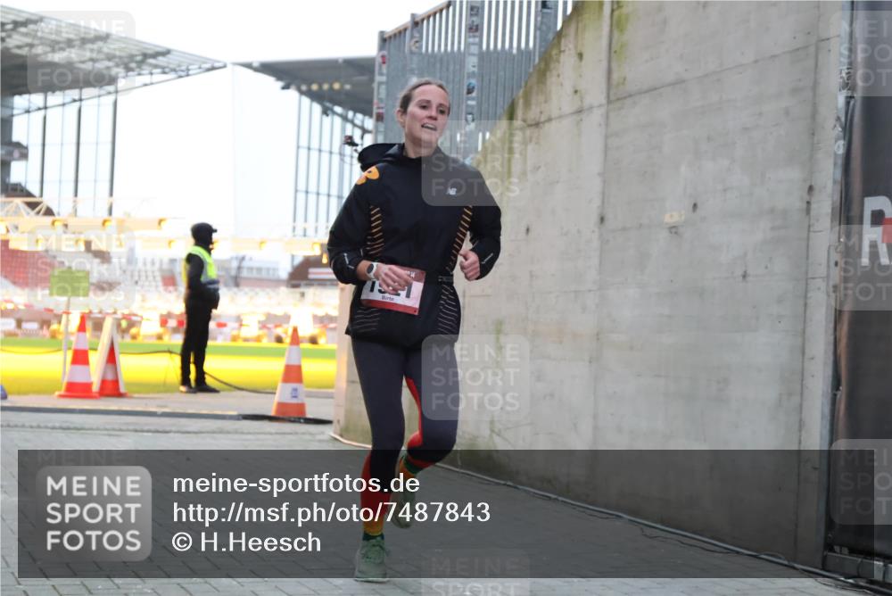 08.12.2024 - St. Pauli X-Mass-Run No. 14 H.Heesch http://msf.ph/oto/7487843 08.12.2024 09:52:32 Ziel 36, 44, 1921, 1921 meine-sportfotos.de