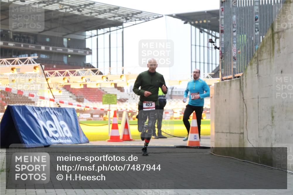 08.12.2024 - St. Pauli X-Mass-Run No. 14 H.Heesch http://msf.ph/oto/7487944 08.12.2024 09:52:46 Ziel 1921, 2832, 423, 2741, 3305 meine-sportfotos.de
