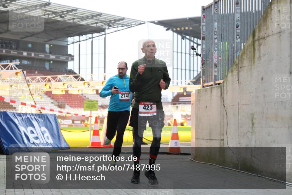 08.12.2024 - St. Pauli X-Mass-Run No. 14 H.Heesch http://msf.ph/oto/7487995 08.12.2024 09:52:47 Ziel 2832, 423, 2741, 3305 meine-sportfotos.de