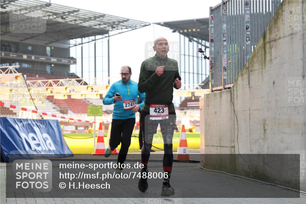 08.12.2024 - St. Pauli X-Mass-Run No. 14 H.Heesch http://msf.ph/oto/7488006 08.12.2024 09:52:47 Ziel 2832, 423, 2741, 3305 meine-sportfotos.de