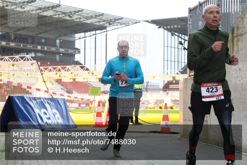 08.12.2024 - St. Pauli X-Mass-Run No. 14 H.Heesch http://msf.ph/oto/7488030 08.12.2024 09:52:48 Ziel 423, 2832, 423, 2741, 3305 meine-sportfotos.de
