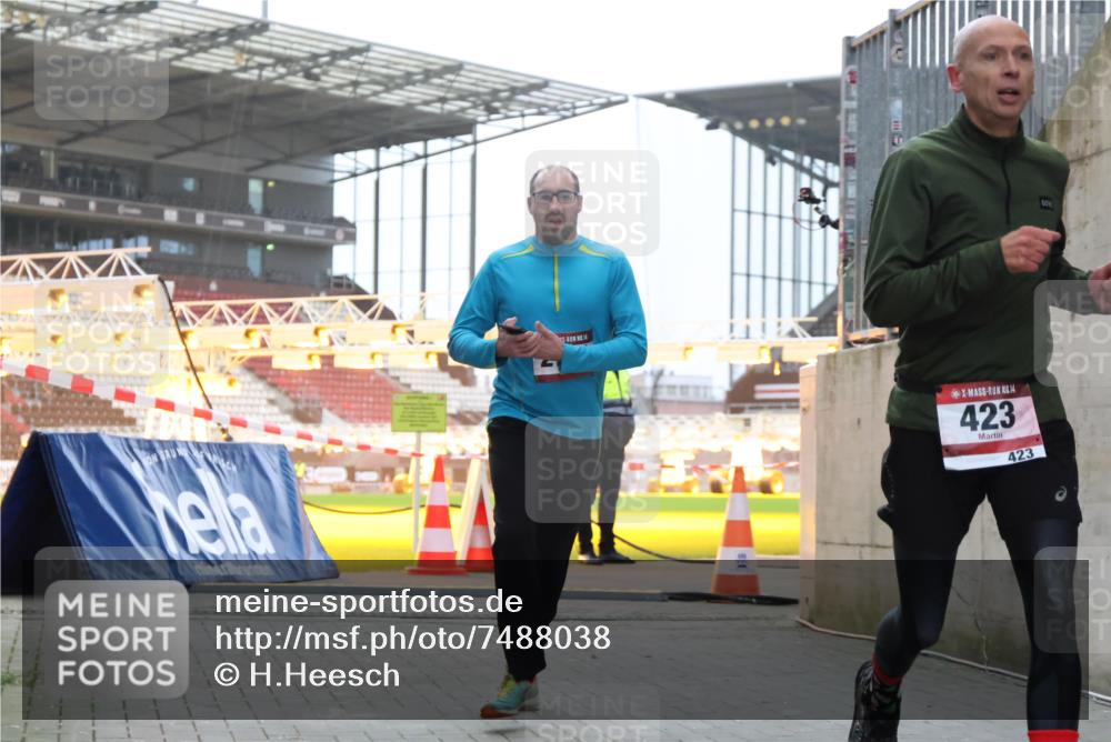 08.12.2024 - St. Pauli X-Mass-Run No. 14 H.Heesch http://msf.ph/oto/7488038 08.12.2024 09:52:48 Ziel 423, 2832, 423, 2741, 3305 meine-sportfotos.de