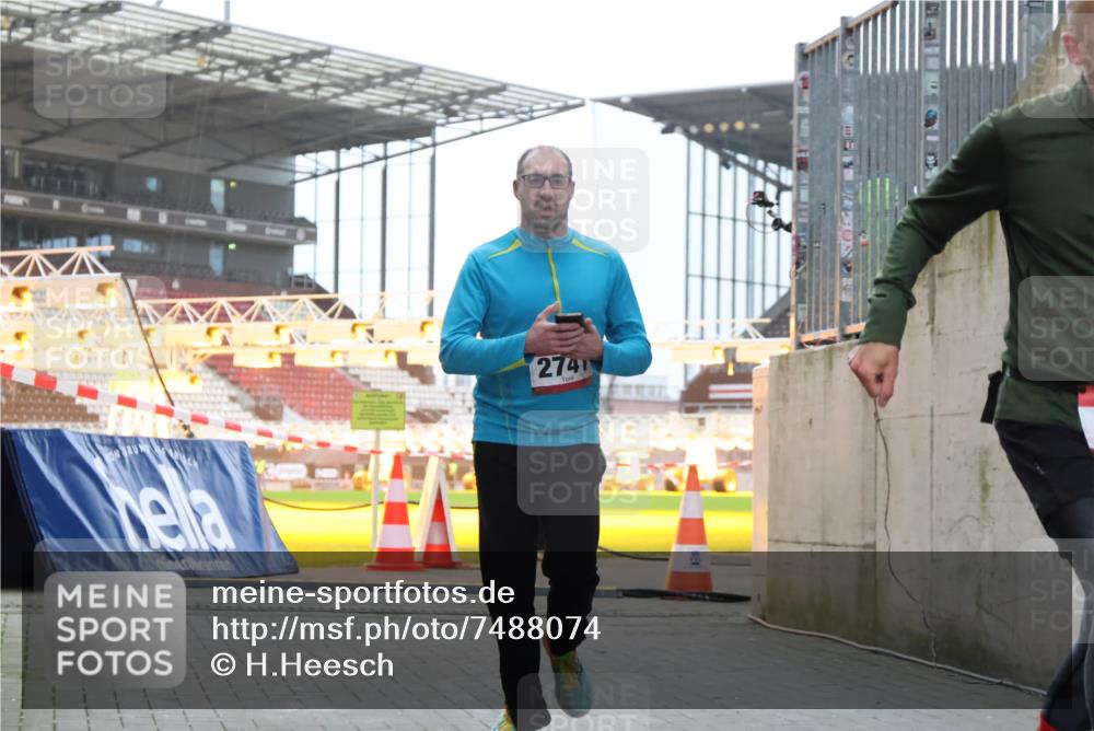 08.12.2024 - St. Pauli X-Mass-Run No. 14 H.Heesch http://msf.ph/oto/7488074 08.12.2024 09:52:48 Ziel 423, 2832, 423, 2741, 3305 meine-sportfotos.de
