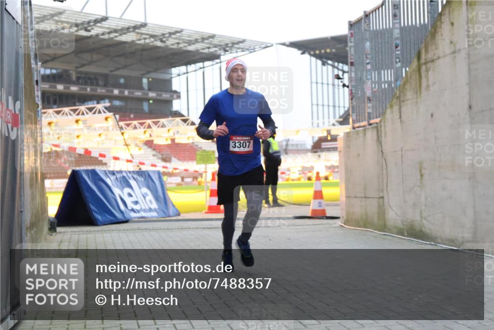 08.12.2024 - St. Pauli X-Mass-Run No. 14 H.Heesch http://msf.ph/oto/7488357 08.12.2024 09:53:32 Ziel 3307 meine-sportfotos.de