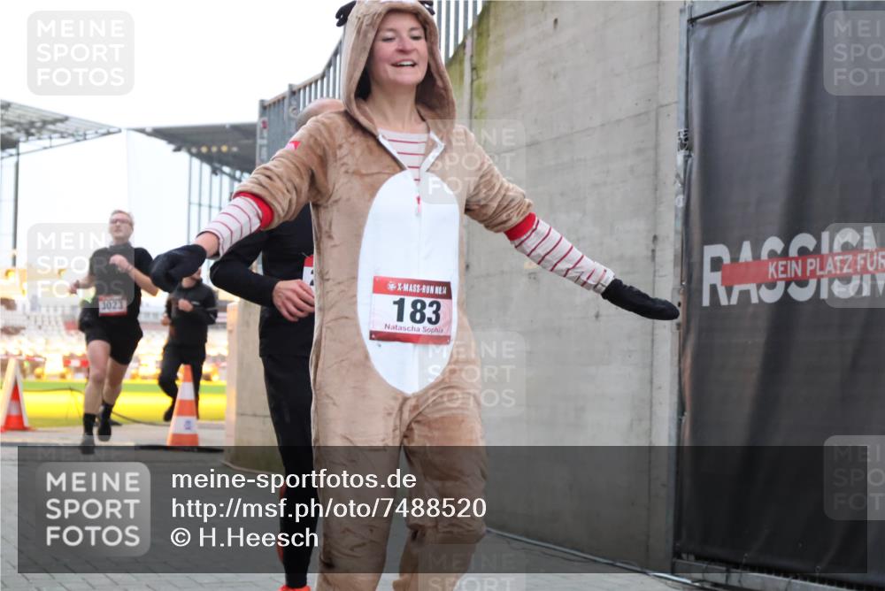 08.12.2024 - St. Pauli X-Mass-Run No. 14 H.Heesch http://msf.ph/oto/7488520 08.12.2024 09:53:43 Ziel 183, 2084, 3307, 183, 859, 2084, 2844, 3023 meine-sportfotos.de