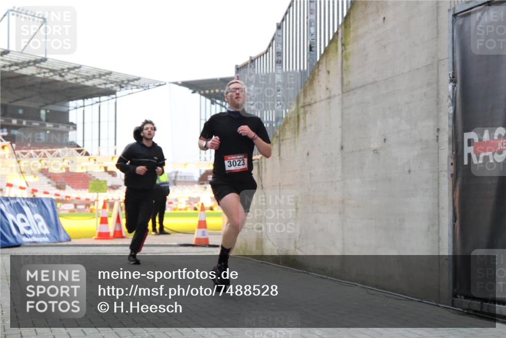 08.12.2024 - St. Pauli X-Mass-Run No. 14 H.Heesch http://msf.ph/oto/7488528 08.12.2024 09:53:44 Ziel 183, 2084, 3023, 3307, 183, 859, 2084, 2844, 3023 meine-sportfotos.de