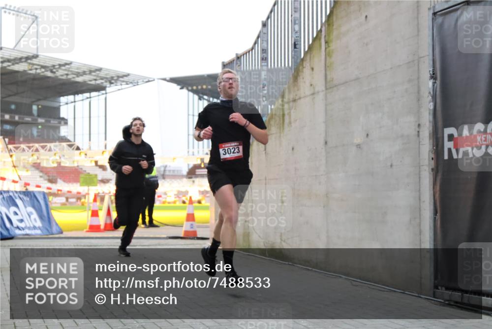 08.12.2024 - St. Pauli X-Mass-Run No. 14 H.Heesch http://msf.ph/oto/7488533 08.12.2024 09:53:44 Ziel 183, 2084, 3023, 3307, 183, 859, 2084, 2844, 3023 meine-sportfotos.de