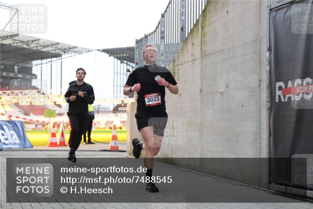 08.12.2024 - St. Pauli X-Mass-Run No. 14 H.Heesch http://msf.ph/oto/7488545 08.12.2024 09:53:44 Ziel 183, 2084, 3023, 3307, 183, 859, 2084, 2844, 3023 meine-sportfotos.de