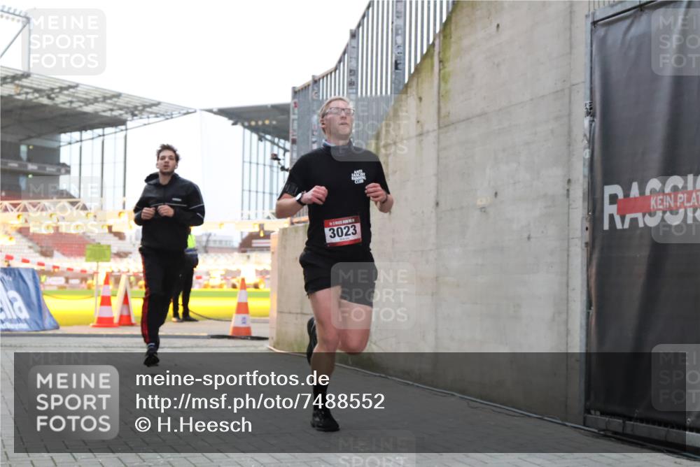 08.12.2024 - St. Pauli X-Mass-Run No. 14 H.Heesch http://msf.ph/oto/7488552 08.12.2024 09:53:44 Ziel 183, 2084, 3023, 3307, 183, 859, 2084, 2844, 3023 meine-sportfotos.de