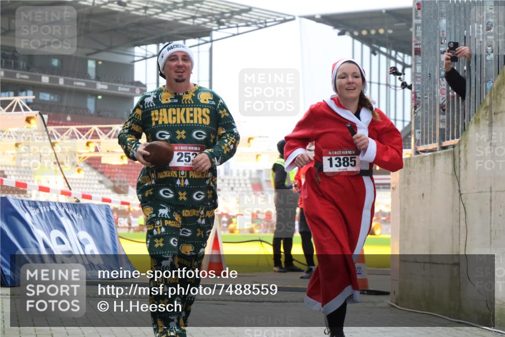 08.12.2024 - St. Pauli X-Mass-Run No. 14 H.Heesch http://msf.ph/oto/7488559 08.12.2024 10:03:29 Ziel 613, 630, 1219, 1958, 2213, 2265, 3039, 253, 406, 809, 1385 meine-sportfotos.de
