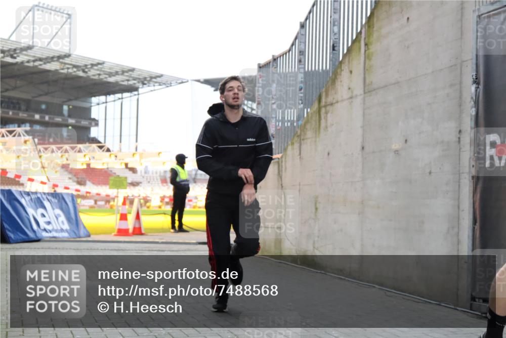 08.12.2024 - St. Pauli X-Mass-Run No. 14 H.Heesch http://msf.ph/oto/7488568 08.12.2024 09:53:45 Ziel 183, 2084, 3023, 3307, 859, 2844, 3023 meine-sportfotos.de