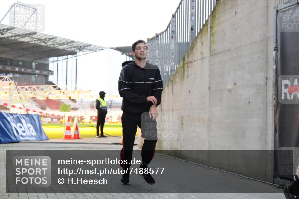 08.12.2024 - St. Pauli X-Mass-Run No. 14 H.Heesch http://msf.ph/oto/7488577 08.12.2024 09:53:45 Ziel 183, 2084, 3023, 3307, 859, 2844, 3023 meine-sportfotos.de