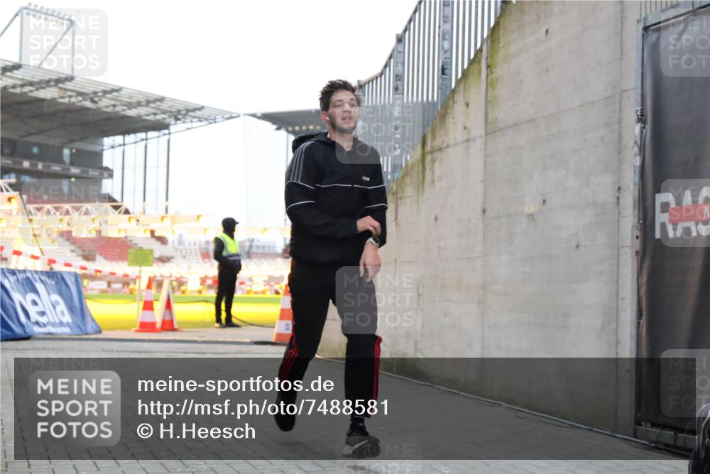 08.12.2024 - St. Pauli X-Mass-Run No. 14 H.Heesch http://msf.ph/oto/7488581 08.12.2024 09:53:45 Ziel 183, 2084, 3023, 3307, 859, 2844, 3023 meine-sportfotos.de