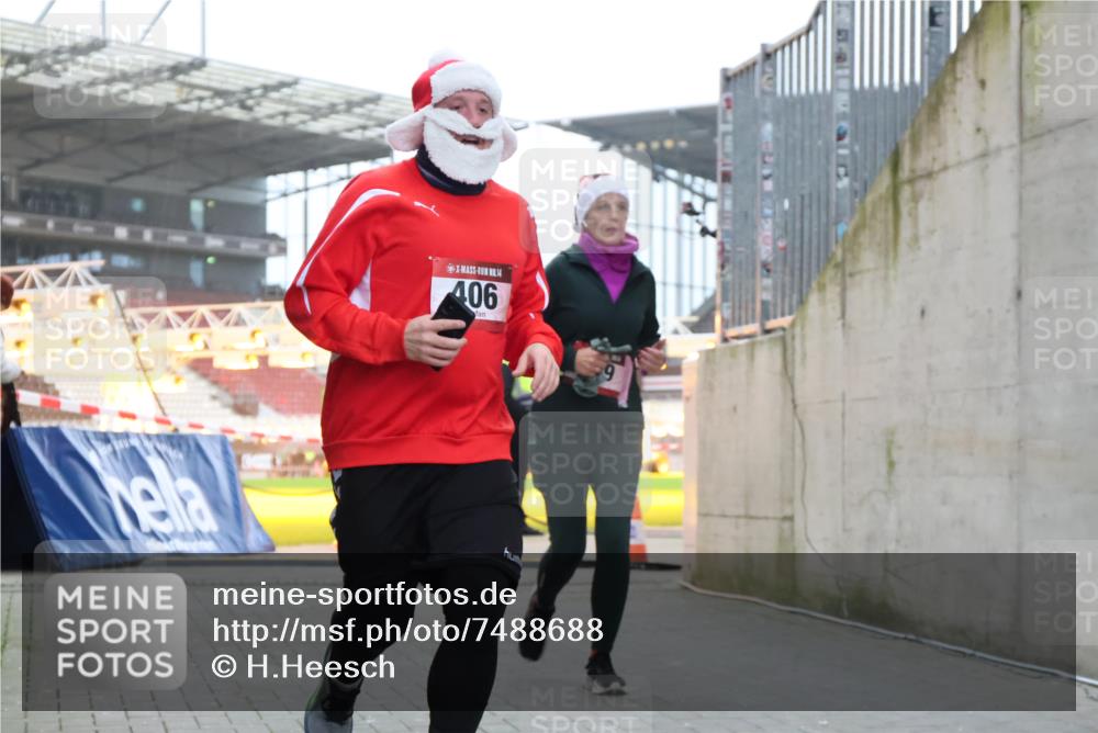08.12.2024 - St. Pauli X-Mass-Run No. 14 H.Heesch http://msf.ph/oto/7488688 08.12.2024 10:03:34 Ziel 253, 406, 809, 1219, 1385, 1958, 2213, 2265, 3039, 406, 809, 2822 meine-sportfotos.de