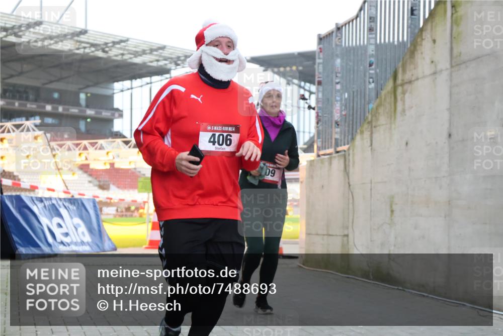 08.12.2024 - St. Pauli X-Mass-Run No. 14 H.Heesch http://msf.ph/oto/7488693 08.12.2024 10:03:34 Ziel 253, 406, 809, 1219, 1385, 1958, 2213, 2265, 3039, 406, 809, 2822 meine-sportfotos.de