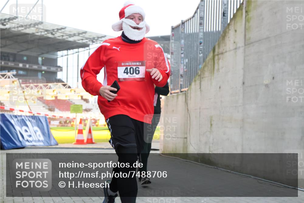 08.12.2024 - St. Pauli X-Mass-Run No. 14 H.Heesch http://msf.ph/oto/7488706 08.12.2024 10:03:34 Ziel 253, 406, 809, 1219, 1385, 1958, 2213, 2265, 3039, 406, 809, 2822 meine-sportfotos.de