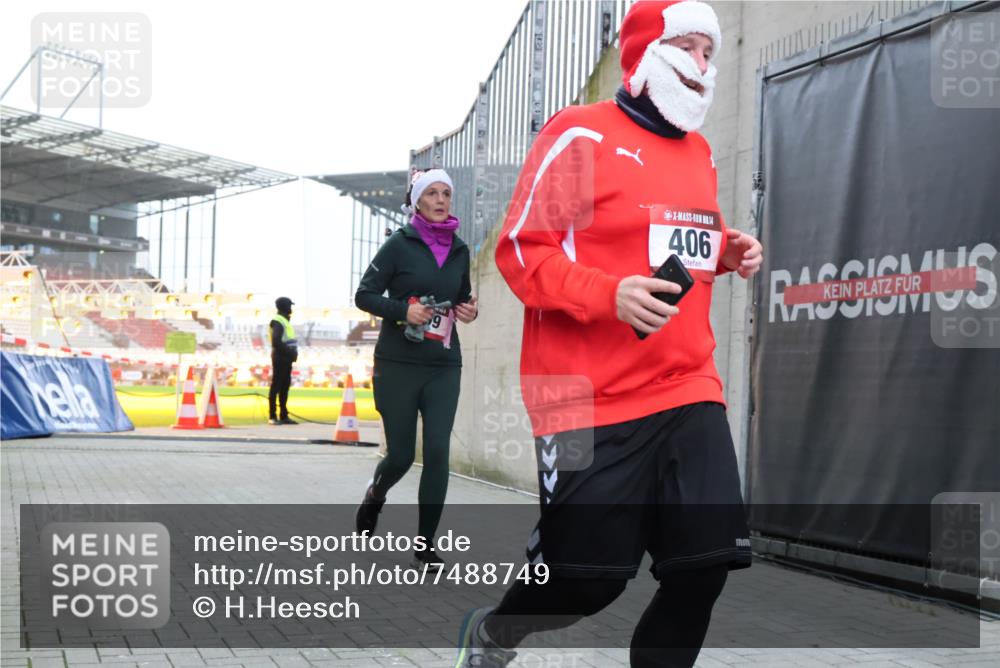 08.12.2024 - St. Pauli X-Mass-Run No. 14 H.Heesch http://msf.ph/oto/7488749 08.12.2024 10:03:34 Ziel 253, 406, 809, 1219, 1385, 1958, 2213, 2265, 3039, 406, 809, 2822 meine-sportfotos.de
