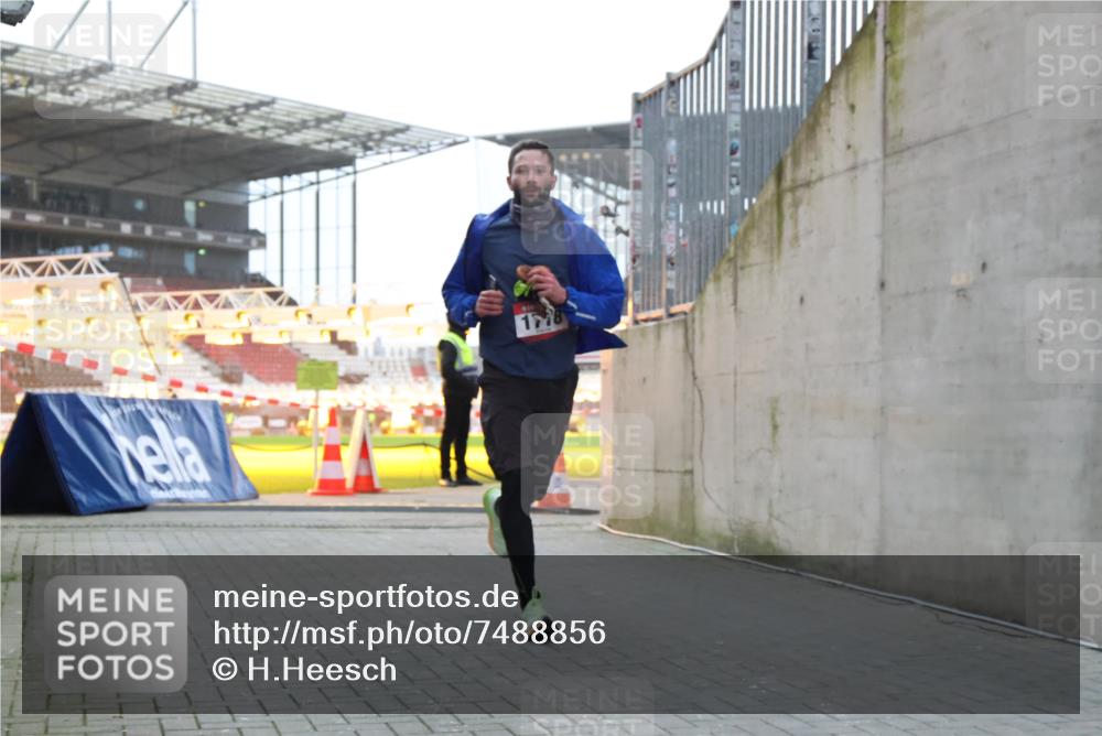 08.12.2024 - St. Pauli X-Mass-Run No. 14 H.Heesch http://msf.ph/oto/7488856 08.12.2024 09:54:16 Ziel 216, 1718, 216, 1718, 1850 meine-sportfotos.de