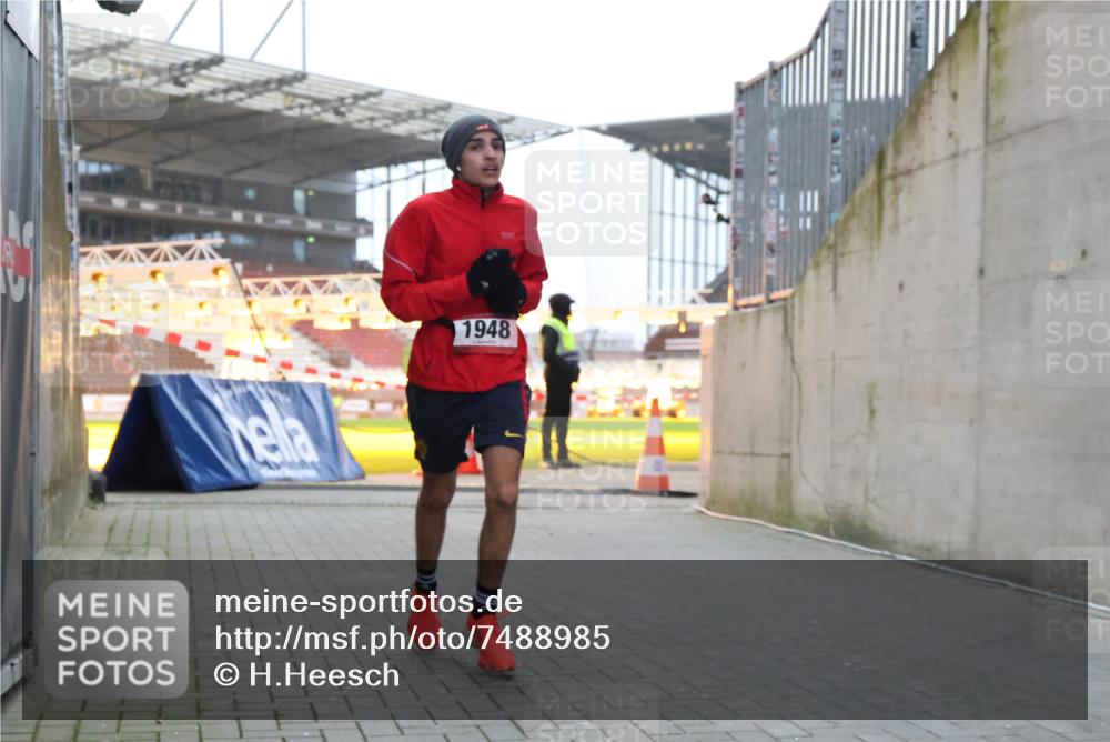 08.12.2024 - St. Pauli X-Mass-Run No. 14 H.Heesch http://msf.ph/oto/7488985 08.12.2024 09:54:46 Ziel 185, 1948, 185, 1863, 1948 meine-sportfotos.de