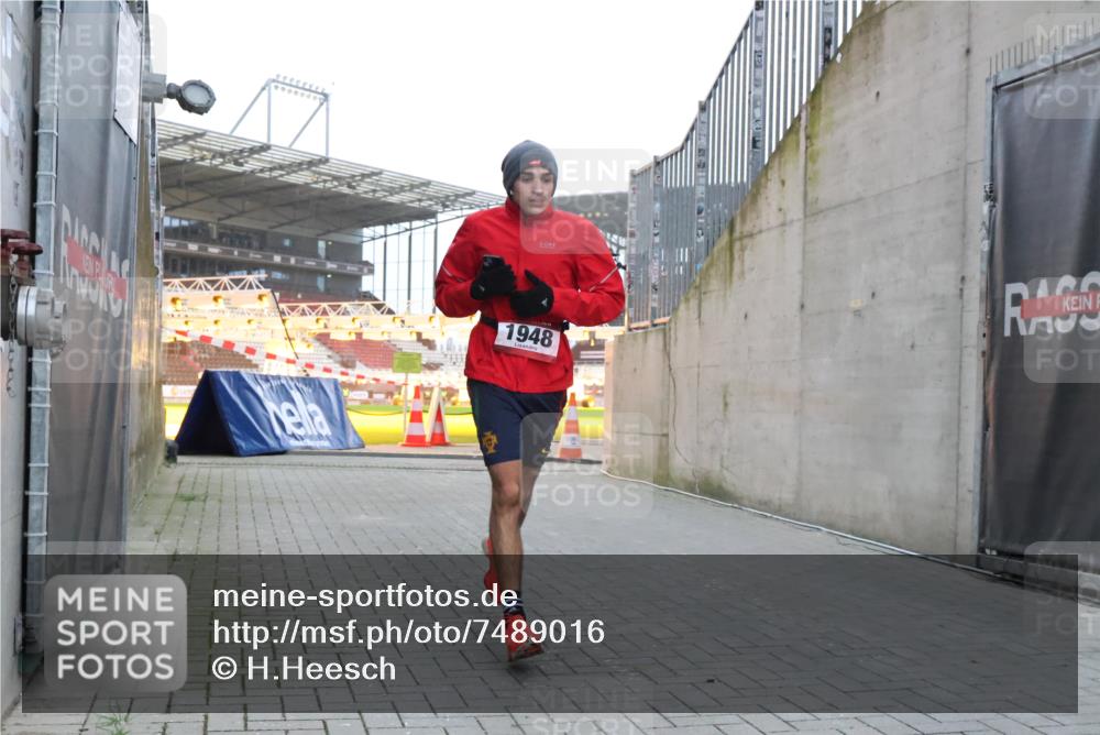 08.12.2024 - St. Pauli X-Mass-Run No. 14 H.Heesch http://msf.ph/oto/7489016 08.12.2024 09:54:46 Ziel 185, 1948, 185, 1863, 1948 meine-sportfotos.de