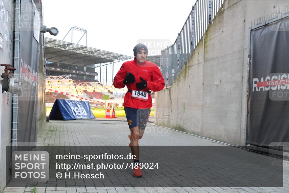 08.12.2024 - St. Pauli X-Mass-Run No. 14 H.Heesch http://msf.ph/oto/7489024 08.12.2024 09:54:46 Ziel 185, 1948, 185, 1863, 1948 meine-sportfotos.de