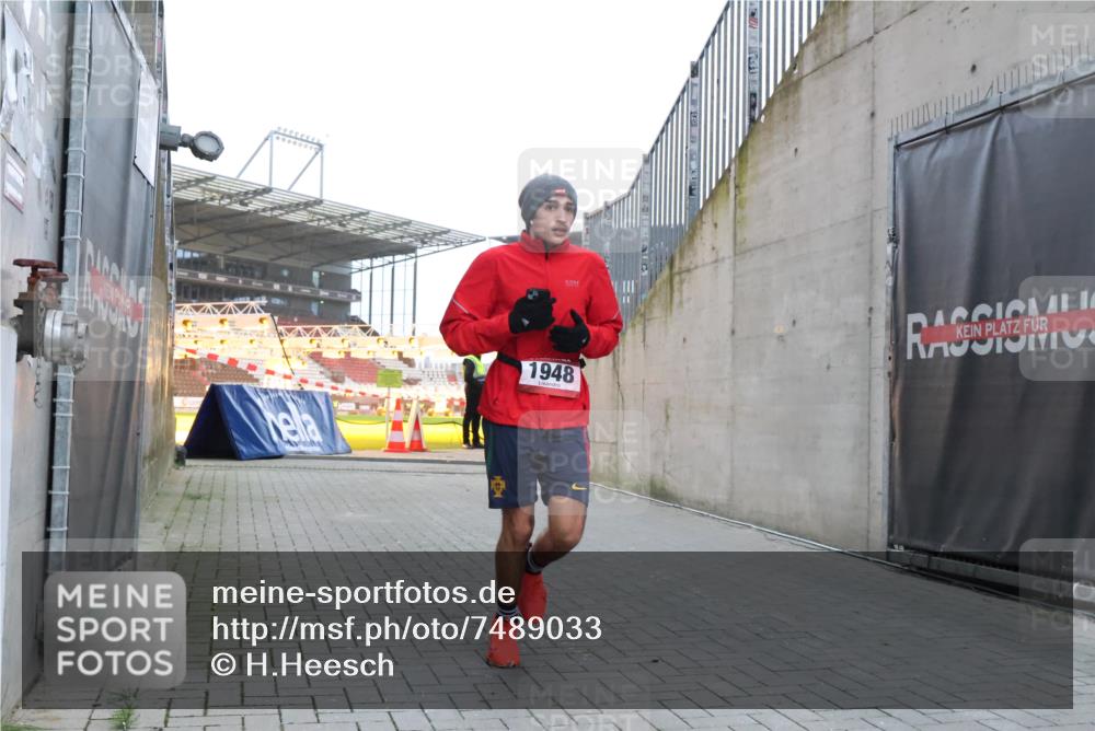 08.12.2024 - St. Pauli X-Mass-Run No. 14 H.Heesch http://msf.ph/oto/7489033 08.12.2024 09:54:46 Ziel 185, 1948, 185, 1863, 1948 meine-sportfotos.de