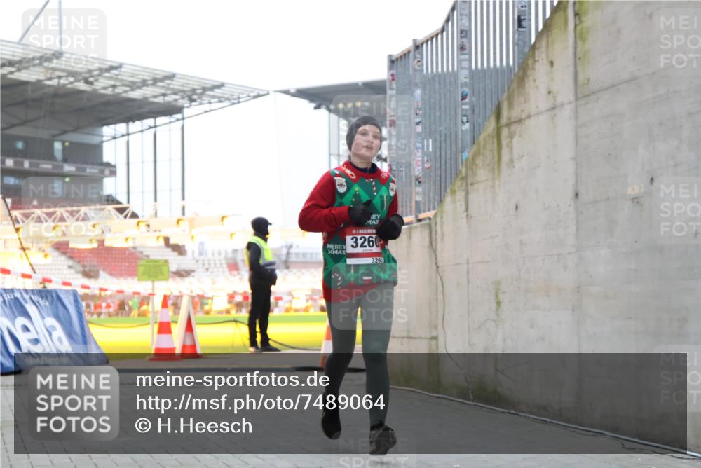 08.12.2024 - St. Pauli X-Mass-Run No. 14 H.Heesch http://msf.ph/oto/7489064 08.12.2024 10:03:47 Ziel 406, 809, 2822, 1949, 3260 meine-sportfotos.de