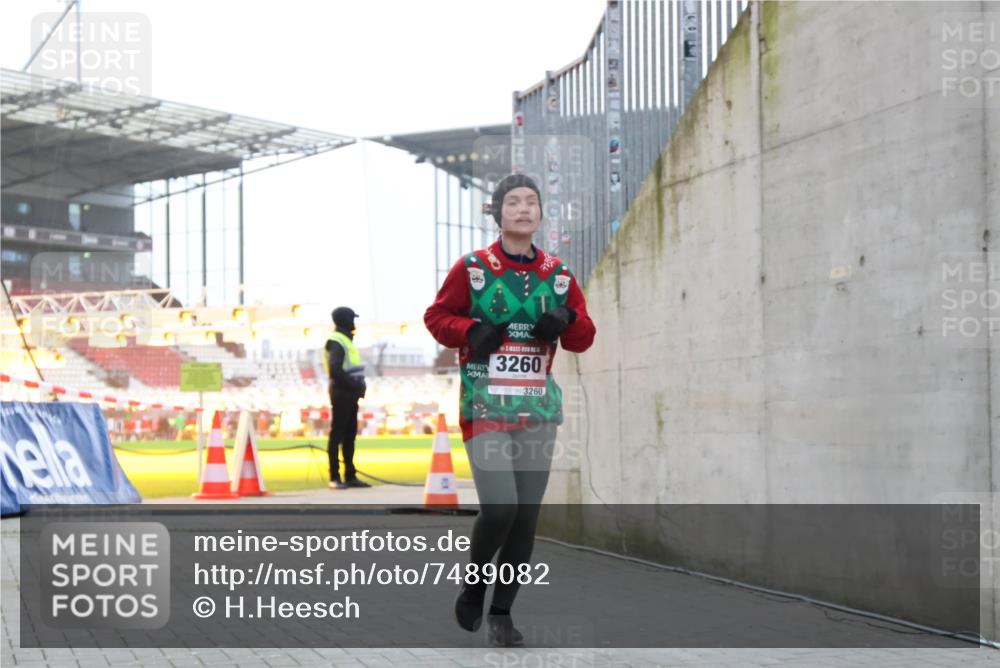 08.12.2024 - St. Pauli X-Mass-Run No. 14 H.Heesch http://msf.ph/oto/7489082 08.12.2024 10:03:48 Ziel 809, 2822, 3260, 1912, 1949, 3072, 3260 meine-sportfotos.de