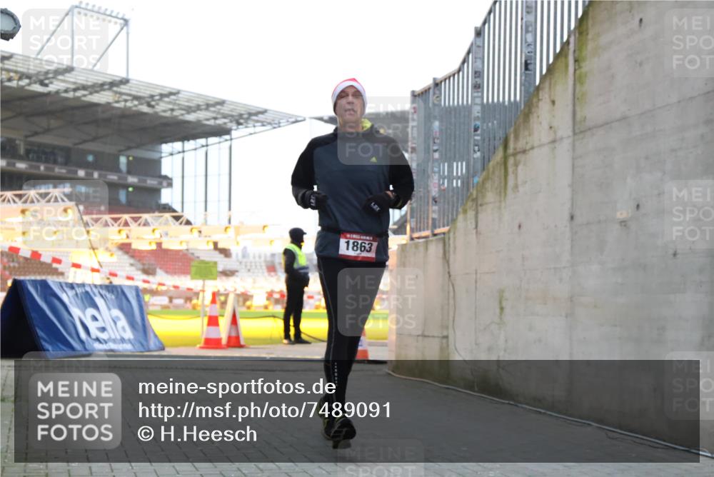 08.12.2024 - St. Pauli X-Mass-Run No. 14 H.Heesch http://msf.ph/oto/7489091 08.12.2024 09:54:53 Ziel 185, 1948, 1863, 2588 meine-sportfotos.de
