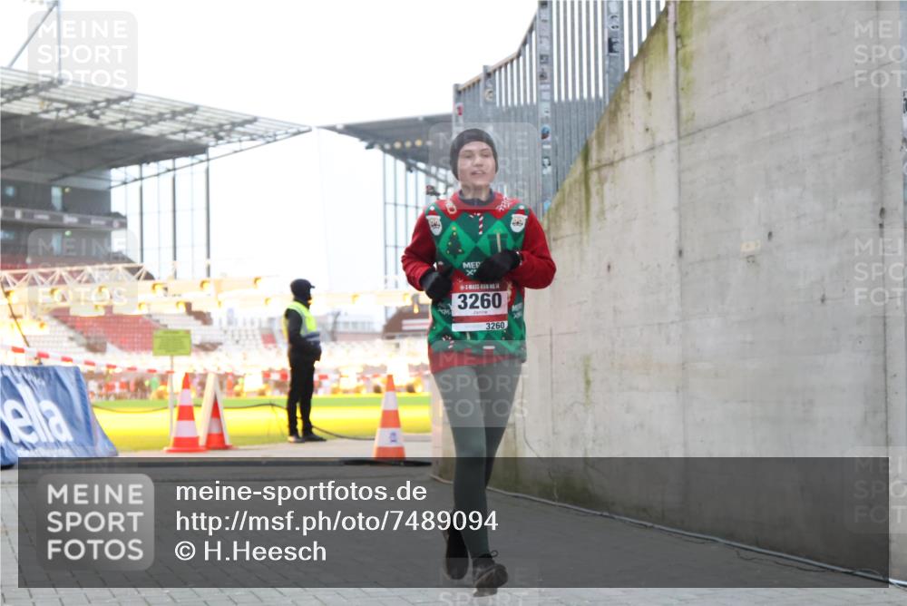 08.12.2024 - St. Pauli X-Mass-Run No. 14 H.Heesch http://msf.ph/oto/7489094 08.12.2024 10:03:48 Ziel 809, 2822, 3260, 1912, 1949, 3072, 3260 meine-sportfotos.de