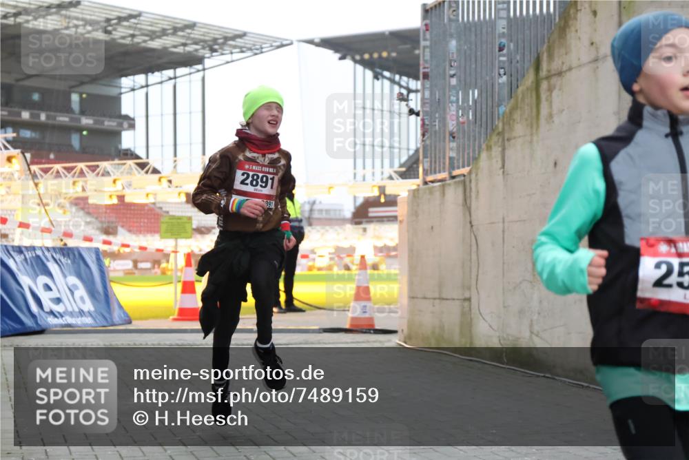 08.12.2024 - St. Pauli X-Mass-Run No. 14 H.Heesch http://msf.ph/oto/7489159 08.12.2024 09:55:03 Ziel 1863, 2588, 2891, 2588, 2891 meine-sportfotos.de