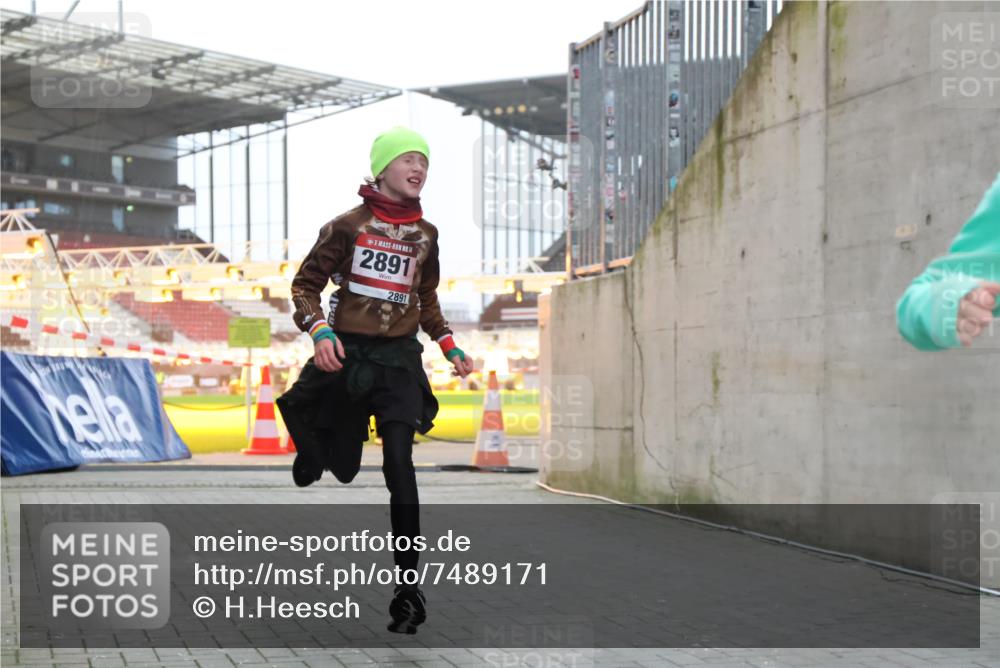 08.12.2024 - St. Pauli X-Mass-Run No. 14 H.Heesch http://msf.ph/oto/7489171 08.12.2024 09:55:03 Ziel 1863, 2588, 2891, 2588, 2891 meine-sportfotos.de