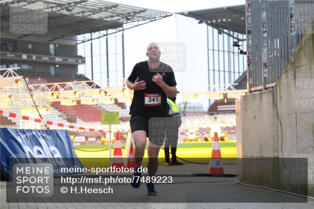 08.12.2024 - St. Pauli X-Mass-Run No. 14 H.Heesch http://msf.ph/oto/7489223 08.12.2024 09:55:14 Ziel 2588, 2891, 341 meine-sportfotos.de