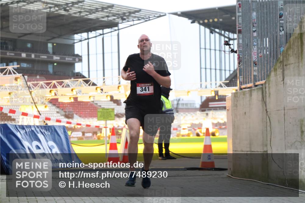 08.12.2024 - St. Pauli X-Mass-Run No. 14 H.Heesch http://msf.ph/oto/7489230 08.12.2024 09:55:14 Ziel 2588, 2891, 341 meine-sportfotos.de