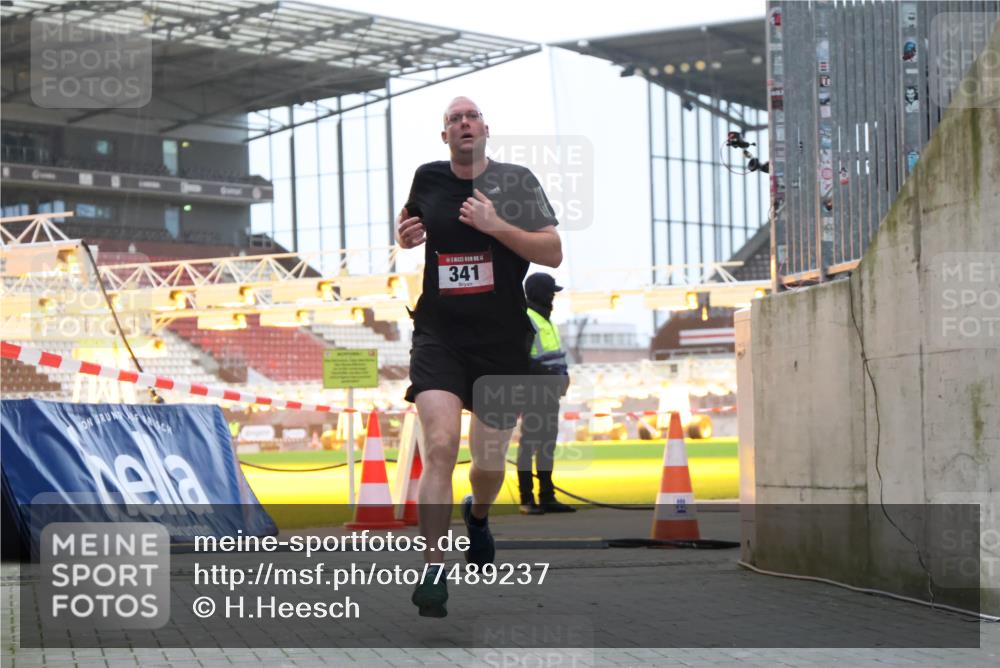 08.12.2024 - St. Pauli X-Mass-Run No. 14 H.Heesch http://msf.ph/oto/7489237 08.12.2024 09:55:14 Ziel 2588, 2891, 341 meine-sportfotos.de