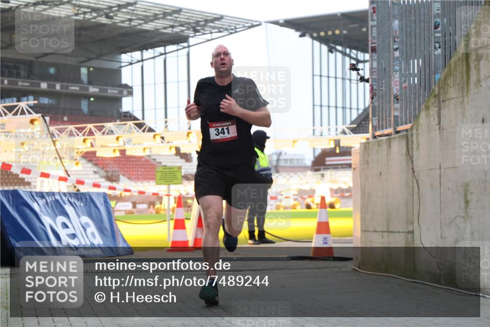 08.12.2024 - St. Pauli X-Mass-Run No. 14 H.Heesch http://msf.ph/oto/7489244 08.12.2024 09:55:14 Ziel 2588, 2891, 341 meine-sportfotos.de