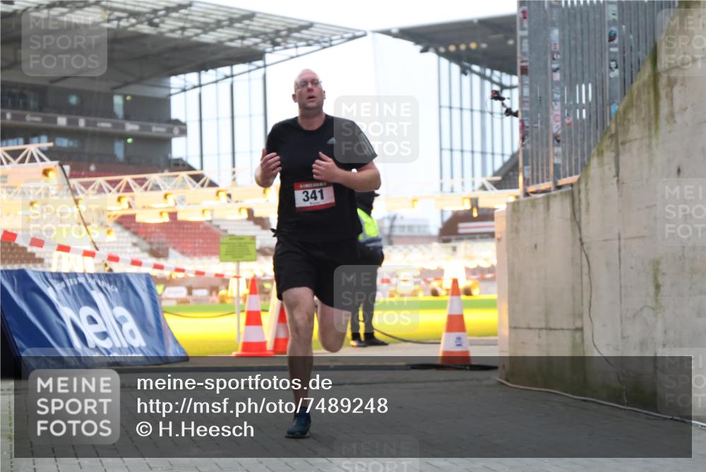 08.12.2024 - St. Pauli X-Mass-Run No. 14 H.Heesch http://msf.ph/oto/7489248 08.12.2024 09:55:14 Ziel 2588, 2891, 341 meine-sportfotos.de