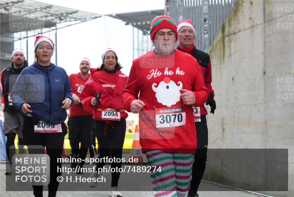 08.12.2024 - St. Pauli X-Mass-Run No. 14 H.Heesch http://msf.ph/oto/7489274 08.12.2024 10:03:57 Ziel 1912, 1949, 3070, 3072, 3260, 330, 1912, 1949, 2093, 2094, 2098, 2663, 2759, 2848, 3062, 3063, 3070, 3072 meine-sportfotos.de