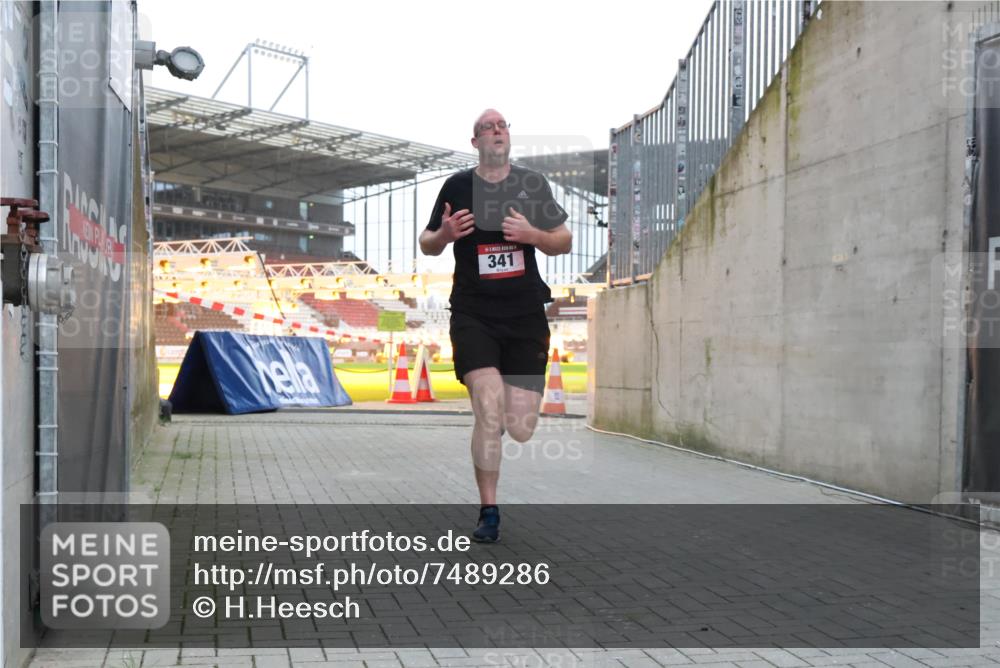 08.12.2024 - St. Pauli X-Mass-Run No. 14 H.Heesch http://msf.ph/oto/7489286 08.12.2024 09:55:15 Ziel 341, 2588, 2891, 341 meine-sportfotos.de