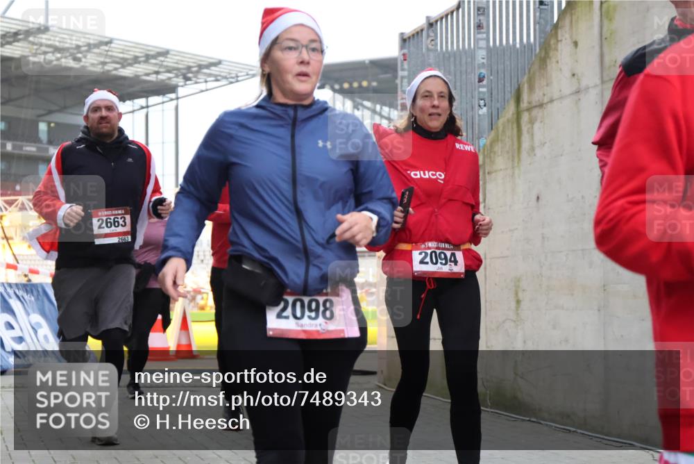 08.12.2024 - St. Pauli X-Mass-Run No. 14 H.Heesch http://msf.ph/oto/7489343 08.12.2024 10:03:58 Ziel 1912, 1949, 2093, 2098, 3070, 3072, 3260, 330, 624, 1912, 2093, 2094, 2098, 2663, 2759, 2848, 3062, 3063, 3070, 3072 meine-sportfotos.de