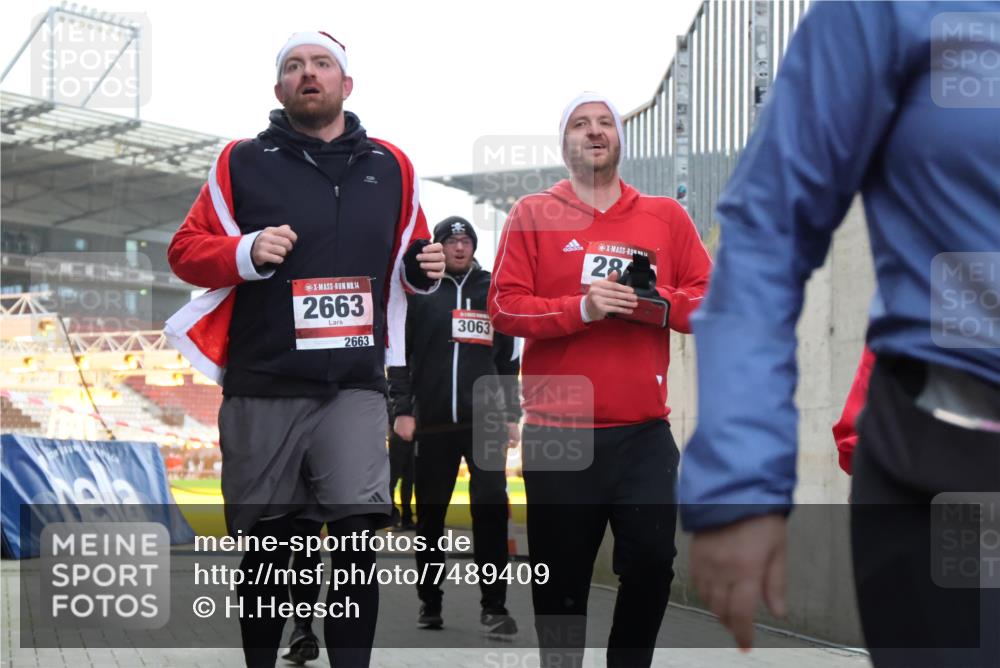 08.12.2024 - St. Pauli X-Mass-Run No. 14 H.Heesch http://msf.ph/oto/7489409 08.12.2024 10:04:00 Ziel 1912, 1949, 2093, 2098, 2663, 3070, 3072, 3260, 330, 624, 1678, 2093, 2094, 2098, 2663, 2759, 2848, 2955, 3062, 3063 meine-sportfotos.de