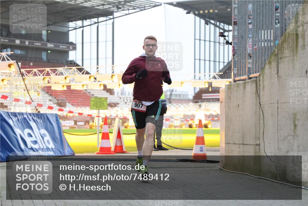 08.12.2024 - St. Pauli X-Mass-Run No. 14 H.Heesch http://msf.ph/oto/7489412 08.12.2024 09:55:29 Ziel 341, 881, 881, 907 meine-sportfotos.de