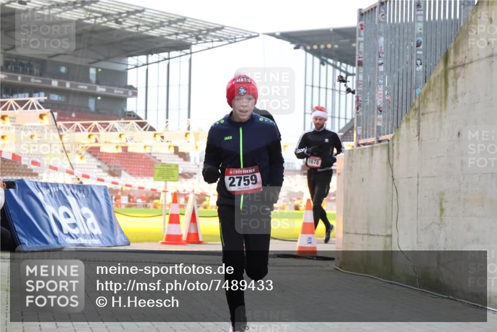 08.12.2024 - St. Pauli X-Mass-Run No. 14 H.Heesch http://msf.ph/oto/7489433 08.12.2024 10:04:03 Ziel 330, 1912, 1949, 2093, 2094, 2098, 2663, 2759, 2848, 3062, 3063, 3070, 3072, 330, 624, 1678, 2094, 2759, 2848, 2955, 3062, 3063, 3082, 3179 meine-sportfotos.de